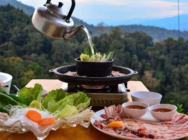 ที่พักแม่แตงภูเขาโอบล้อม