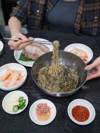 【江南🇰🇷】店内搾りたてエゴマオイルを絡めるマッグクス