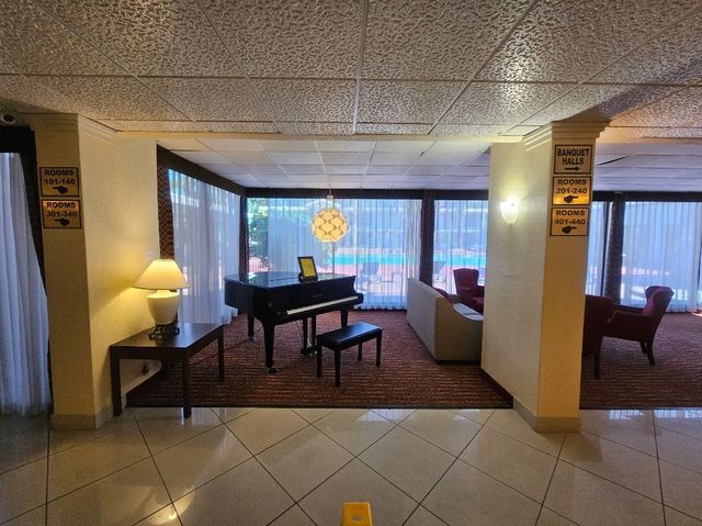 Stay here if you want some place nearby George Bush Intercontinental Airport