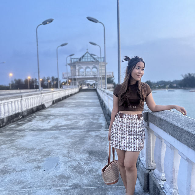 จุดชมวิวพระอาทิตย์ตกสะพานรักสารสิน