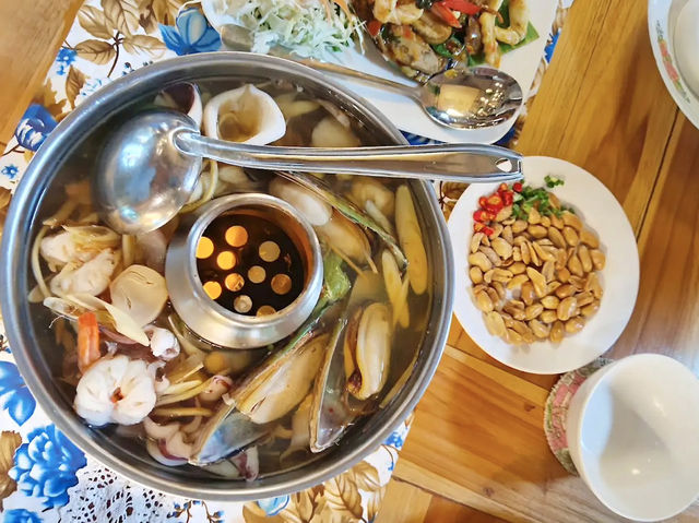 “โอ​ยั๊วะ​เมืองโบราณ​” ร้านอาหารบางปู