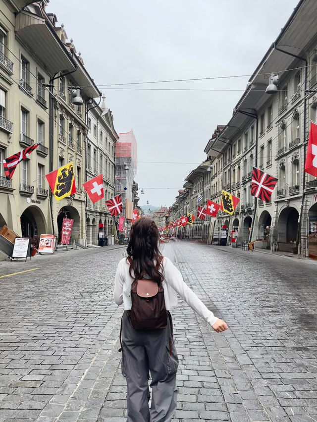 瑞士🇨🇭伯爾尼Bern｜愛因斯坦故居🏡超美中世紀建築🏰在大街上的熊公園🐻