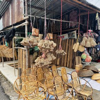 Handcrafted Wonders: Discovering Sarikei Market’s Traditional Treasures!