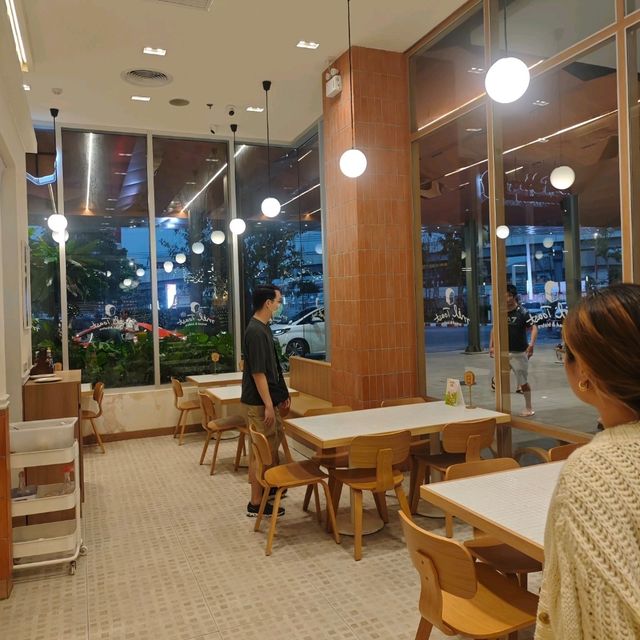 Mil Toast House ร้านขนมหวานฉ่ำๆ