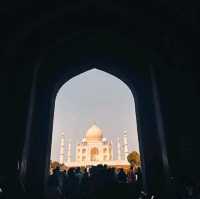 THE TAJ MAHAL: AMAZING ARCHITECTURE AND HISTORY.