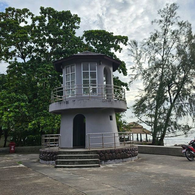 หาดนางทอง  เขาหลัก