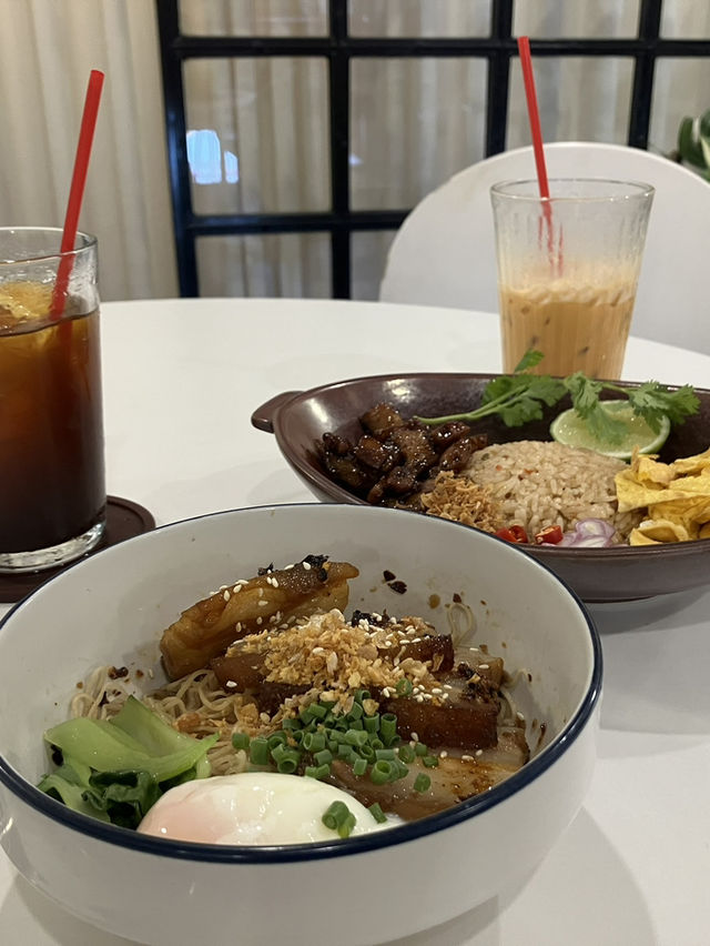 방콕 카오산로드 맛집 - 아시안 푸드🥢