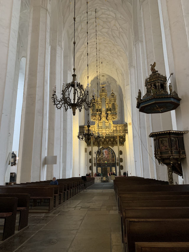 St. Mary’s Basilica: An Artistic Marvel in Gdańsk