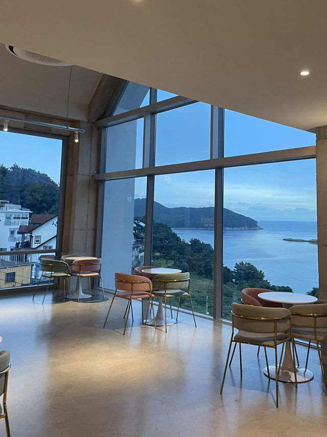 한적한 바다뷰 🌊거제도 대형카페 “윤돌커피”☕️