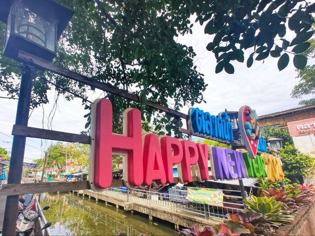 หาขนมกินที่ตลาดน้ำบางน้ำผึ้งกันเถอะ