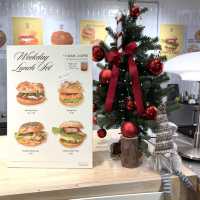 A Bear-y Merry Christmas at Yellow Bear Café