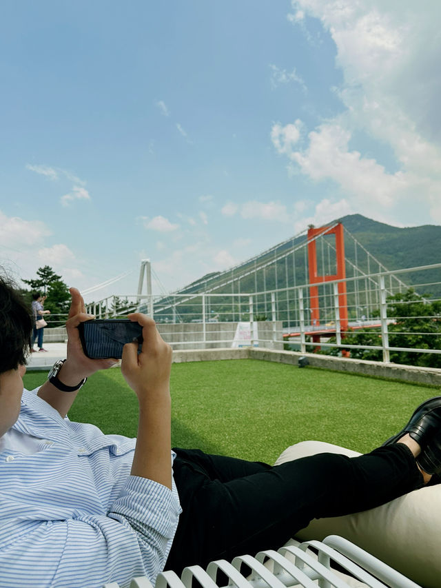 한국 최초의 현수교 ‘남해대교‘ 를 조망할 수 있는 ‘남해각’ 🌉♥️