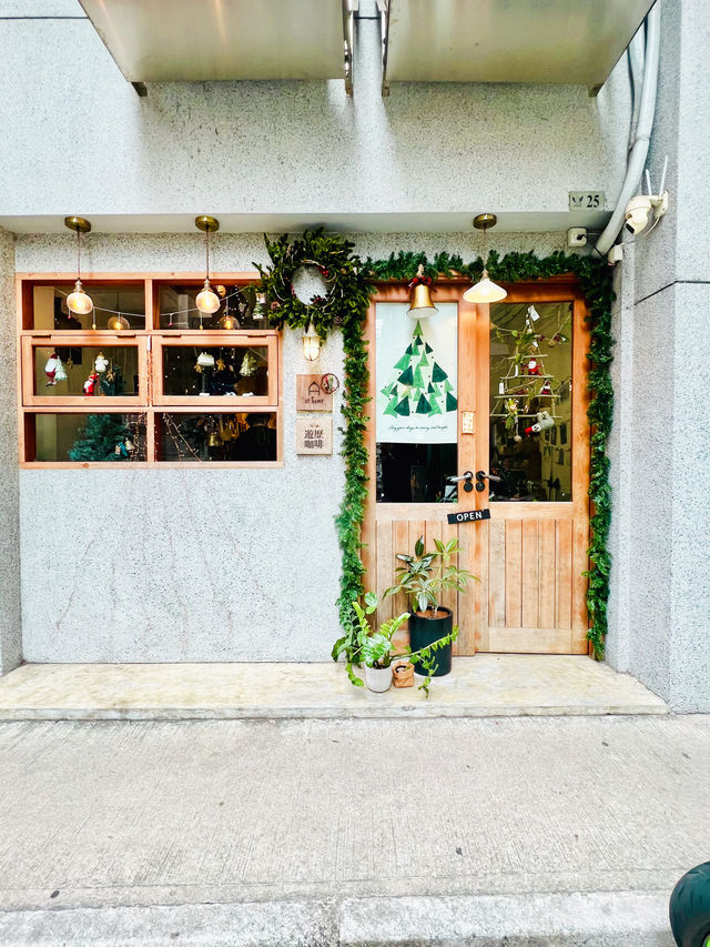 Trek Coffee Roasters คาเฟ่ลับที่น่ารักมาก 🎄