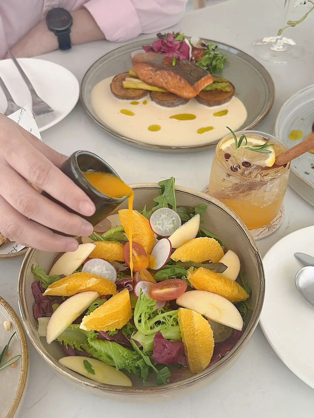 ดินเนอร์สุดหรูท่ามกลางดอกไม้ "Blanc Eatery & Cafe