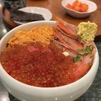 韓国🇰🇷いくら！ウニ！たっぷりのった最高の海鮮丼