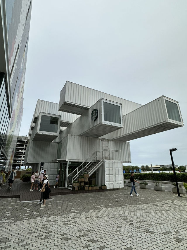Where Coffee Meets Architectural Brilliance: Starbucks Hualien Bay Store