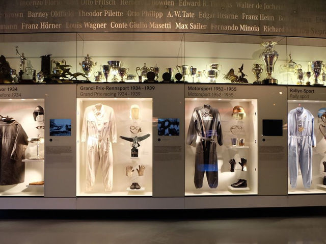 Mercedes-Benz Museum เมือง Stuttgart เยอรมัน