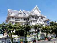 泰國曼谷著名寺廟景點：阿農卡蘭寺Anongkharam Worawihan Temple。阁楼式的寺庙，適合拍照打卡觀光旅遊！