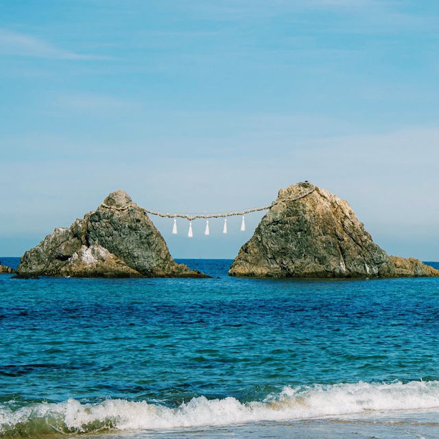 糸島の絶景スポット！夫婦岩が映える海岸⛩️🌊