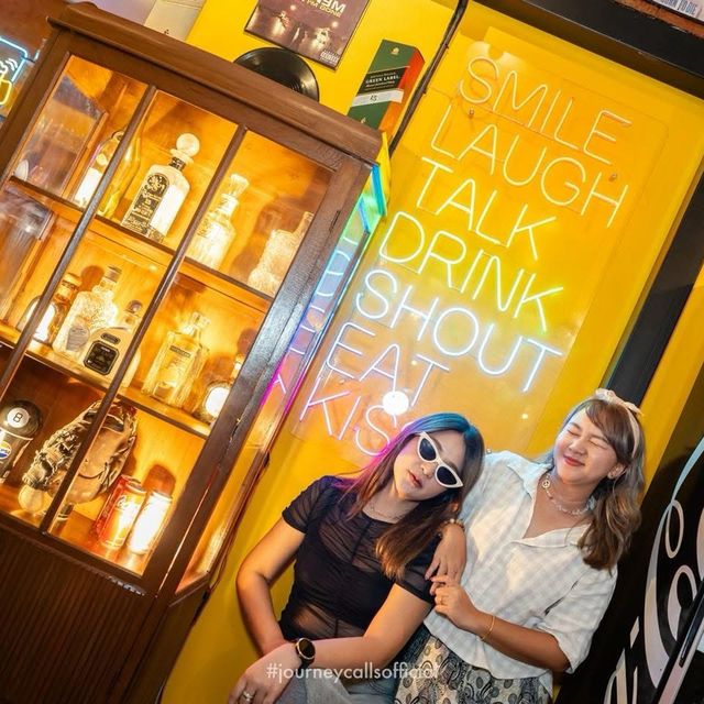 ที่แฮงค์เอาท์ ภูเก็ต 🍻💛🧡