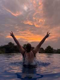 A Poolside Sunset at Hotel Sinar – Like a Dreamy Magazine Cover 🌅🏊