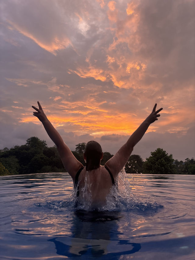 A Poolside Sunset at Hotel Sinar – Like a Dreamy Magazine Cover 🌅🏊