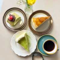 Cute place with nice desserts