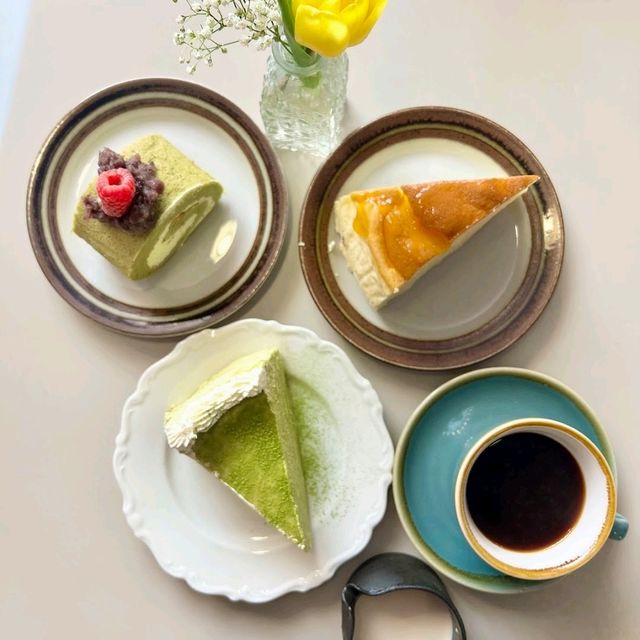 Cute place with nice desserts
