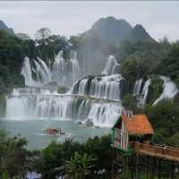 น้ำตกเตียนข้ามชาติใหญ่ที่สุดในเอเชีย