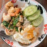  #หลงกะเพรา #ร้านอาหารริมน้ำระยอง #ระยอง 