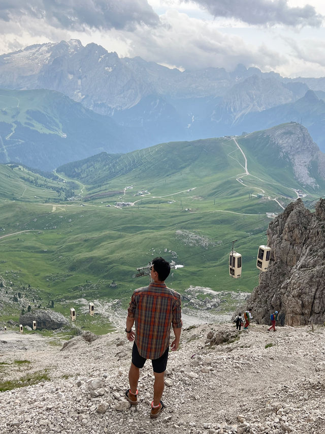 กระเช้าลับในเทือกเขา Dolomite Italy 