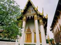 泰國曼谷湄南河畔著名古跡皇家寺廟景點：Wat Uthai Tharam，雄偉泰式寺廟建築群，適合打卡拍照📸