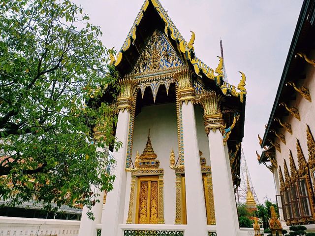 泰國曼谷湄南河畔著名古跡皇家寺廟景點：Wat Uthai Tharam，雄偉泰式寺廟建築群，適合打卡拍照📸