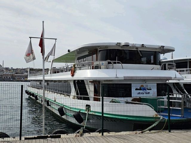 伊斯坦堡 Karaköy 碼頭，穿越新舊的海上門戶。