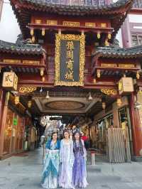 SHANGHAI with 3 teenage GIRLS