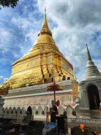 สักการะวัดเก่าแก่ เมืองลำปาง