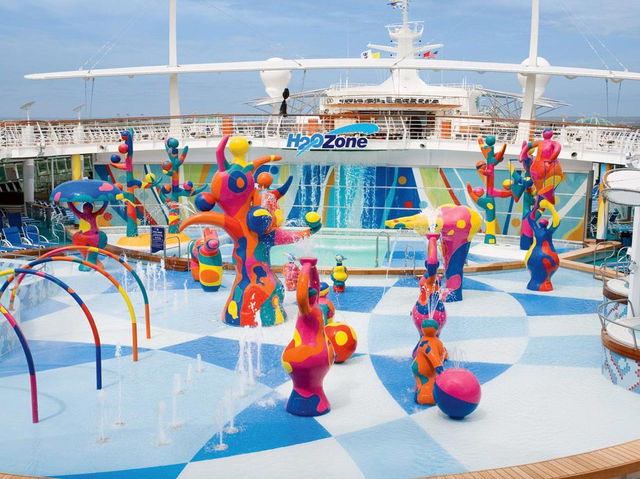 🚢 Freedom of the Seas Review: A Perfect Mix of Thrills & Relaxation! 🌊✨