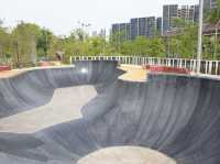 🛹 Concrete Playground: Skating, Sunshine & Good Vibes at Lakeside Garden, Singapore!