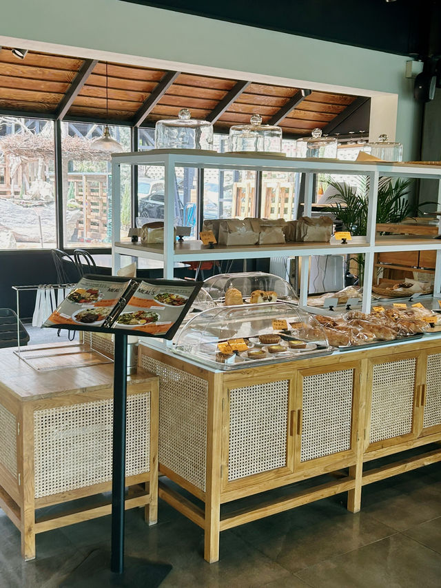 베이커리, 캠핑 감성까지 느낄 수 있는 카페, 카페5에서의 여유로운 한 잔 🍰☕️