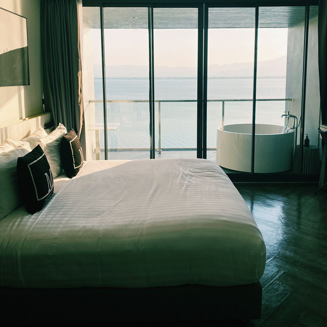 M2 Hotel Waterside เป็นโรงแรมสไตล์โมเดิร์น