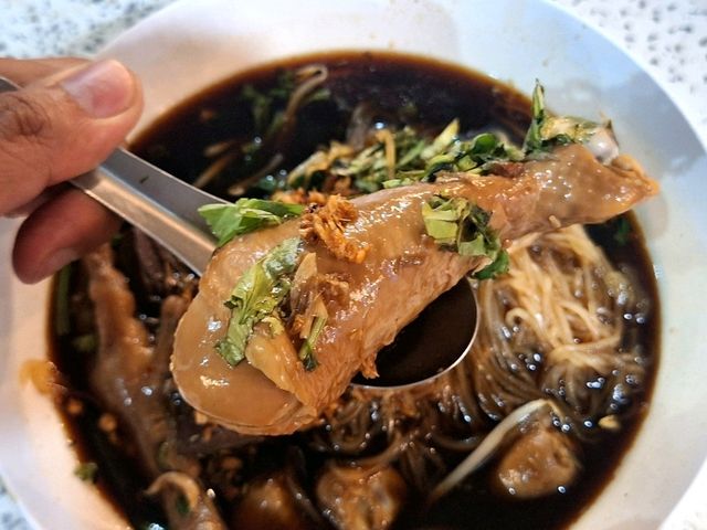 ร้านลับๆ  ก๋วยเตี๋ยวอนุสาวรีย์ สาขา 3