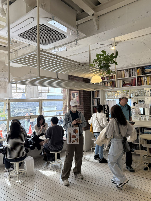 韓國首爾/Artist Bakery 超好吃的鹽可頌🥐