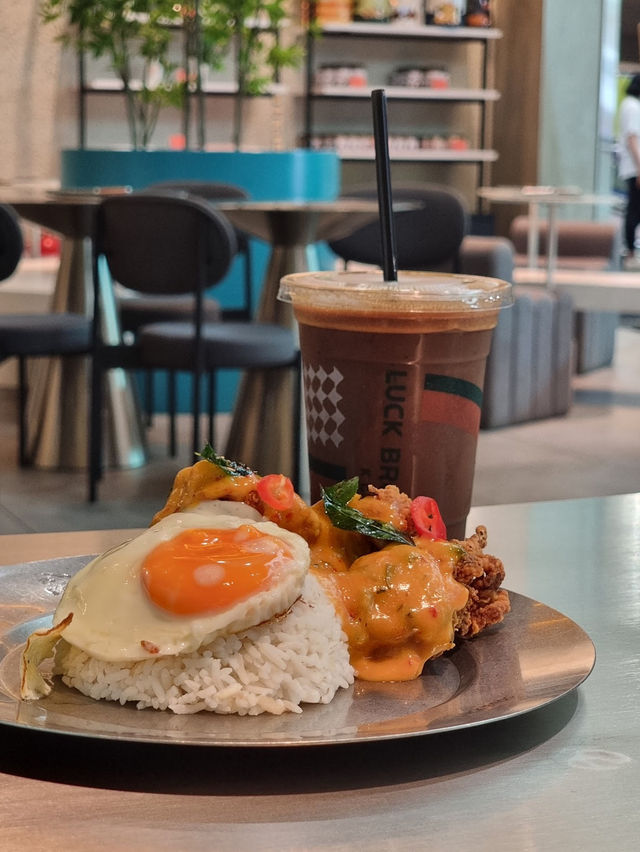 Coffee & Comfort—Luck Bros, Sepang’s Cozy Escape!