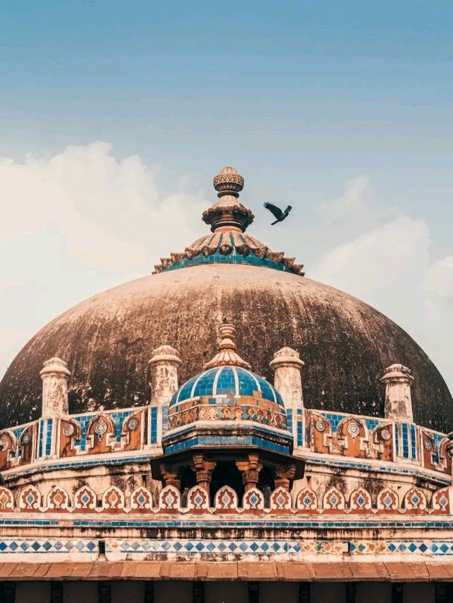 Discovering Isa Khan’s Tomb – A Hidden Mughal-Era Gem in Delhi