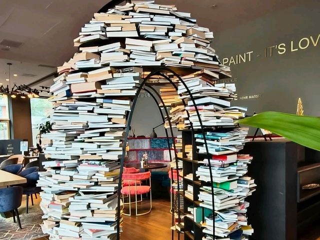 鬧中取靜的優質酒店---蘇黎世大廈萬麗酒店 Renaissance Zurich Tower Hotel