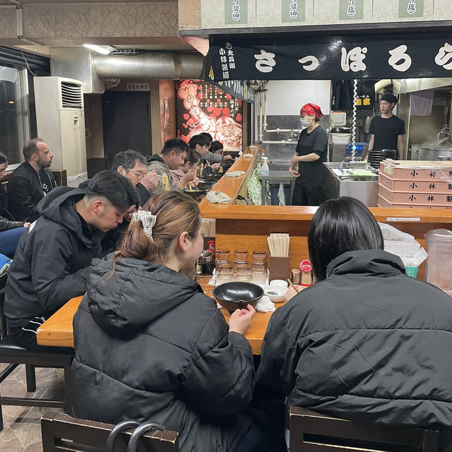 【北海道】深夜でも行列が絶えない大人気ラーメン屋🍜