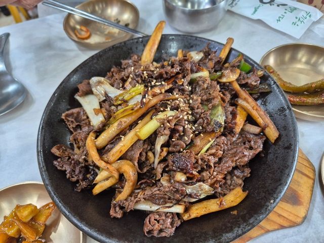 제천 기본찬만 11개나오는 맛집