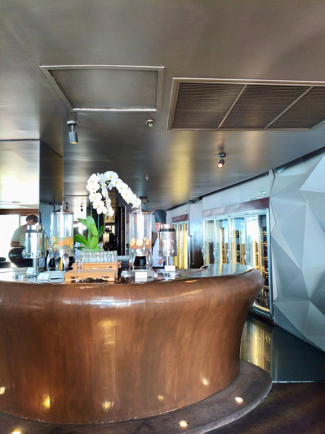  曼谷｜甜點控注意！7款精緻甜點＋驚喜越南春捲，Lebua Tower Club Lounge 下午茶太值得衝一波啦🍰🥢