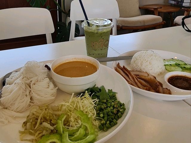คาเฟ่เล็กๆ แต่วิวและรสชาติไม่เล็ก