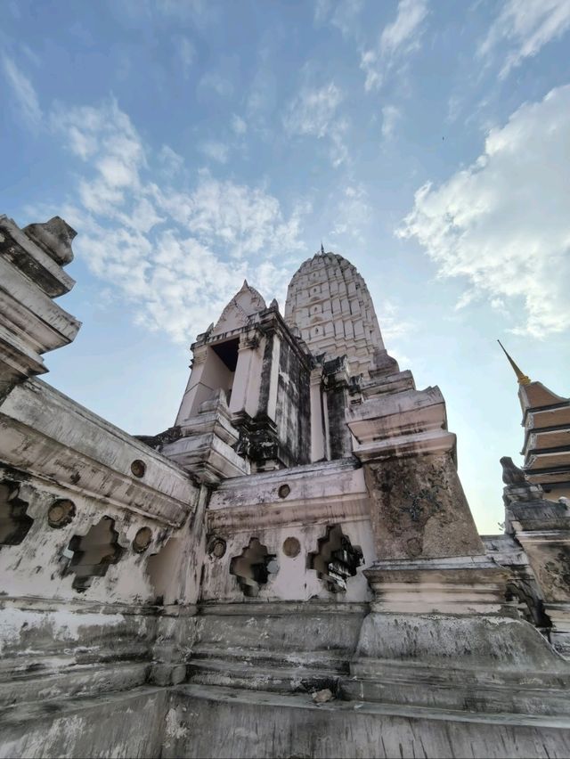 วัดพุทไธศวรรย์: โบราณสถานริมแม่น้ำเจ้าพระยา